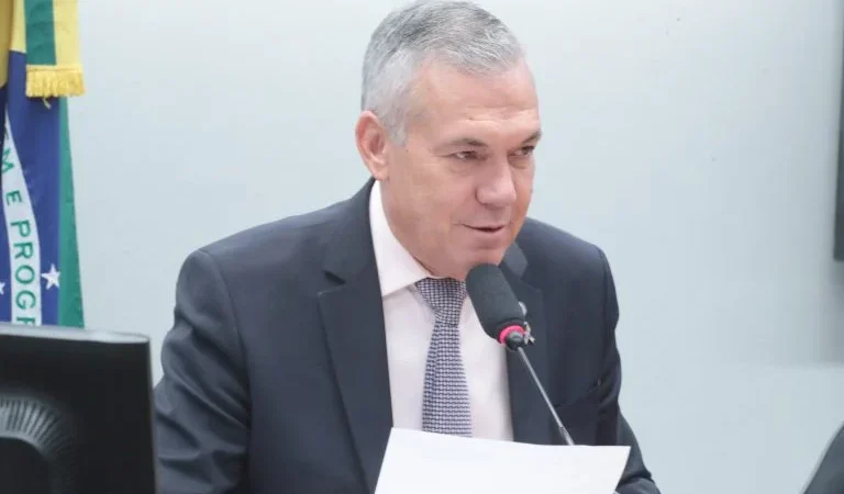 Turismo na Melhor Idade Ganha Foco Orçamentário: Projeto de Lei na Câmara dos Deputados Amplia Política Nacional do Idoso