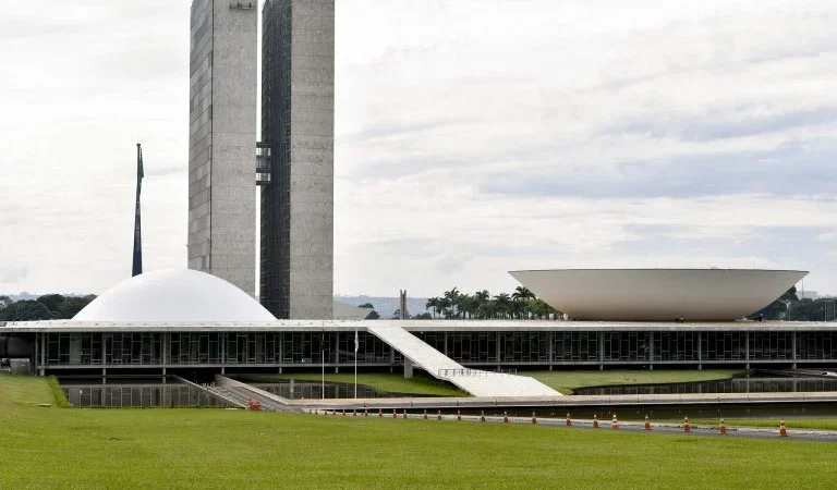 Consultorias do Congresso questionam vetos de Lula no Orçamento de 2026 e apontam divergências técnicas em R$ 119 milhões
