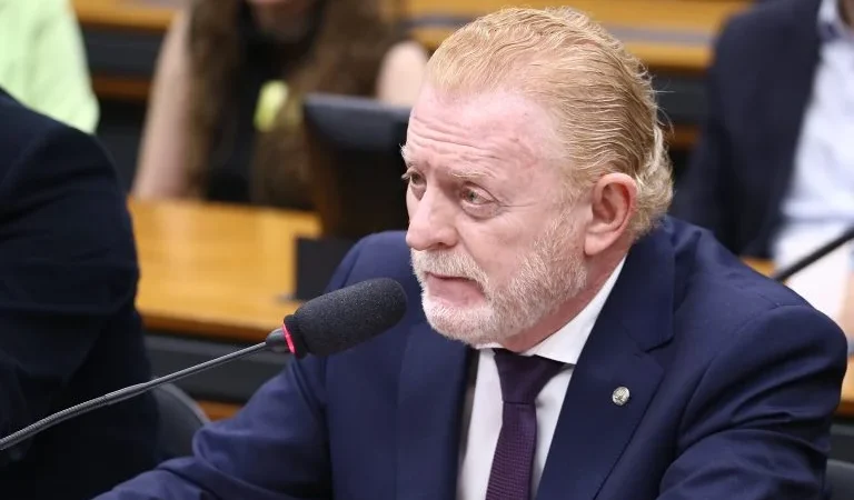 Calamidades: Projeto de Lei Aprovado na Câmara Facilita Ação de Voluntários e Doações, Agilizando o Socorro a Vítimas