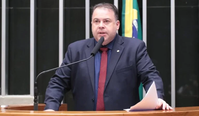 Lei de Antenas: Treinamento para Prefeitos e Servidores Aprovado para Acelerar Expansão da Internet 5G no Brasil