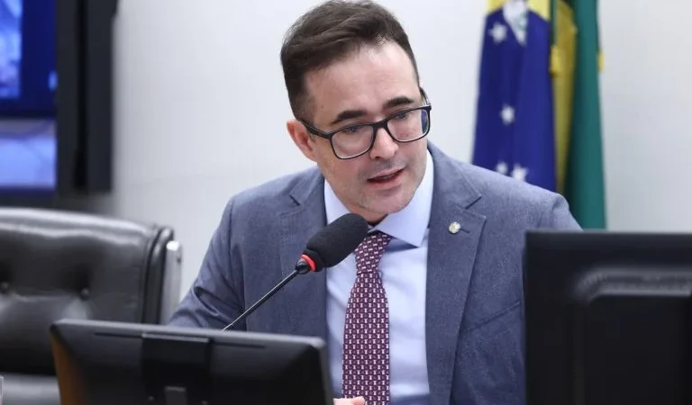 Atrasos e Cancelamentos de Voos: Passageiros Ganham Novos Direitos Garantidos em Lei Após Aprovação na Câmara