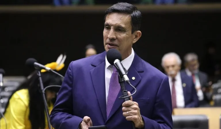 Câmera dos Deputados aprova estudo obrigatório sobre impacto de tecnologias digitais no aprendizado escolar