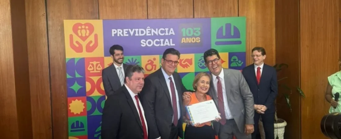 Servidora M. Paes Caldas é Homenageada nos 103 Anos da Previdência Social: Um Reconhecimento à Dedicação e ao Serviço Público