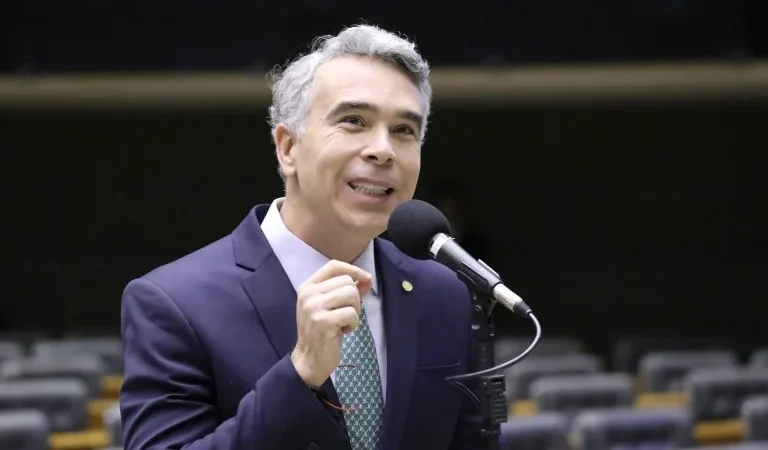 Educação Empreendedora na Base: Câmara Aprova Inclusão do Tema Transversal para Formar Cidadãos Críticos e Inovadores