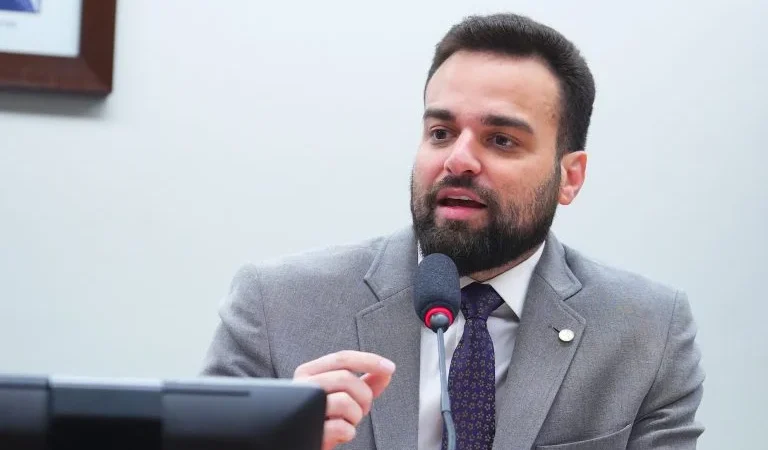 Rodeios e Turfe na Mira das Apostas Online: Comissão da Câmara Aprova Inclusão e Bem-Estar Animal em Foco