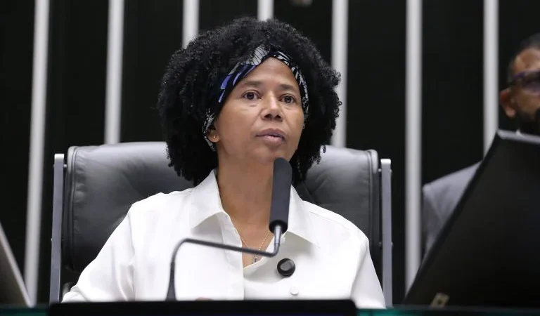 Câncer: Notificação Obrigatória de Diagnósticos por Laboratórios e Hospitais Avança na Câmara dos Deputados