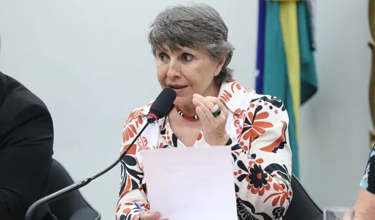 Saúde Menstrual para Vítimas de Desastres: Câmara Aprova Ampliação de Programa Federal em Situações de Crise Climática