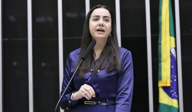 Escolas Privadas Não Poderão Cobrar Taxa Extra de Alunos com Dislexia ou TDAH, Decide Comissão da Câmara