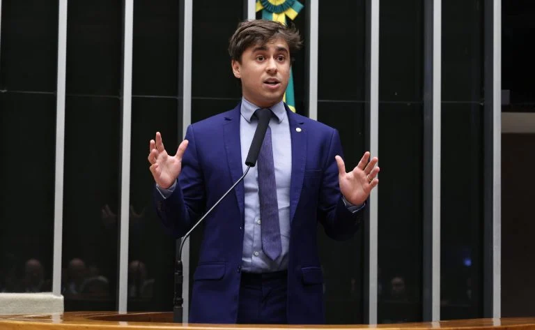 Projeto de Lei Revolucionário: Manequins Femininos em Treinamentos de Primeiros Socorros para Salvar Mais Vidas de Mulheres